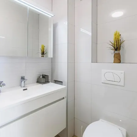 2 Bedroom Gorgeous In *
