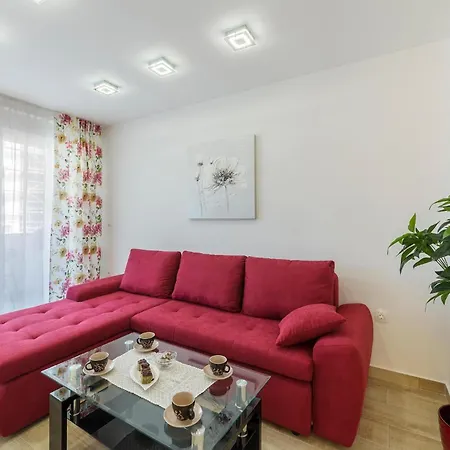 2 Bedroom Gorgeous In Apartamento *
